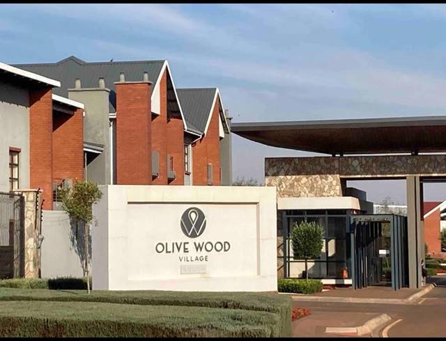2 BEDROOM TOWNHOUSE TO LET IN GLEN MARAIS